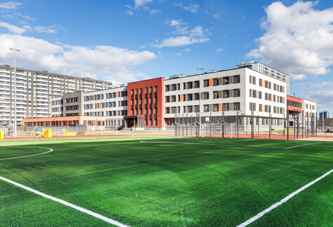 Введена в эксплуатацию школа на 1550 мест в квартале Parkolovo