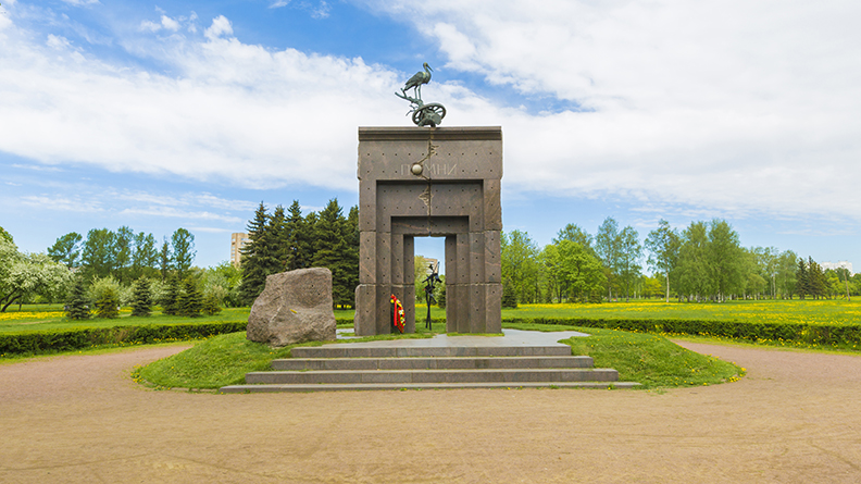 Памятник Жертвам Радиационных Аварий и Катастроф в парке Академика Сахарова